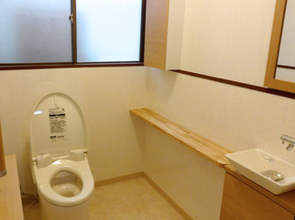 トイレリフォーム 大工も思わず自画自賛！広さがあり掃除しやすいトイレ